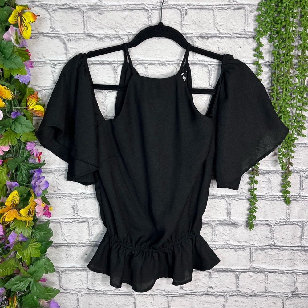 "🌼3/$30🌼NWOT Fashion Nova Black Cutout Shoulder Top Size Small